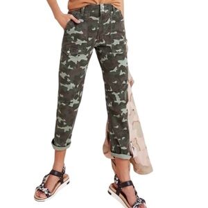 Anthropologie The Wanderer Ankle Pant in Green Camo. Size 28.